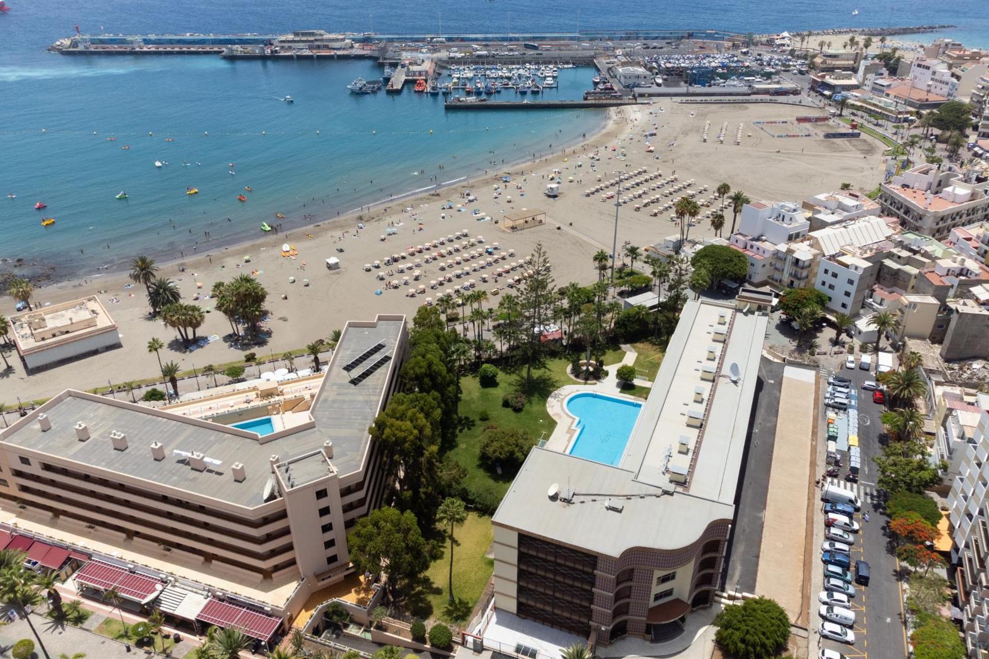 Seafront Apartment Just 200M From Las Vistas Beach Арона Экстерьер фото